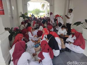 Momen Haru Pelepasan 5 Nakes Asahan Jalan Kaki ke Jakarta Temui Jokowi