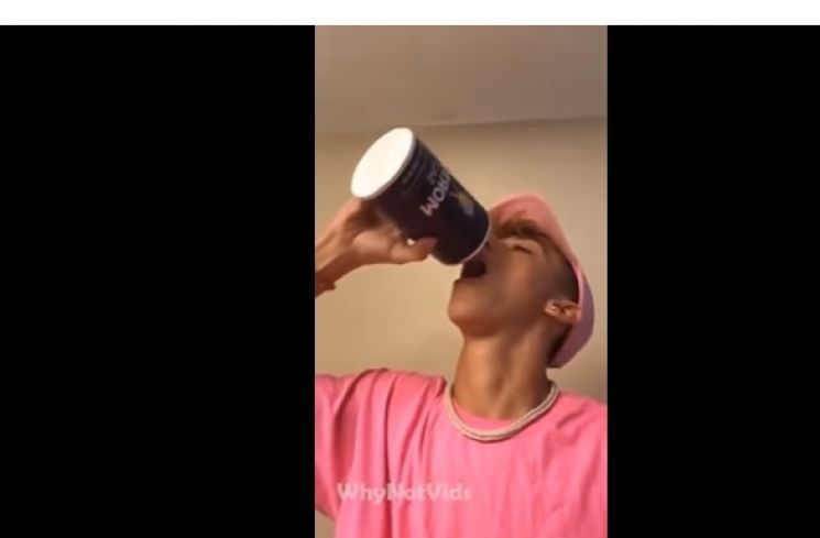 Rela makan aneh demi konten