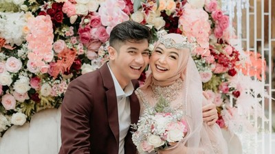 7 Foto Anniversary ke-1 Ria Ricis & Teuku Ryan, Mewah Bak Resepsi Pernikahan