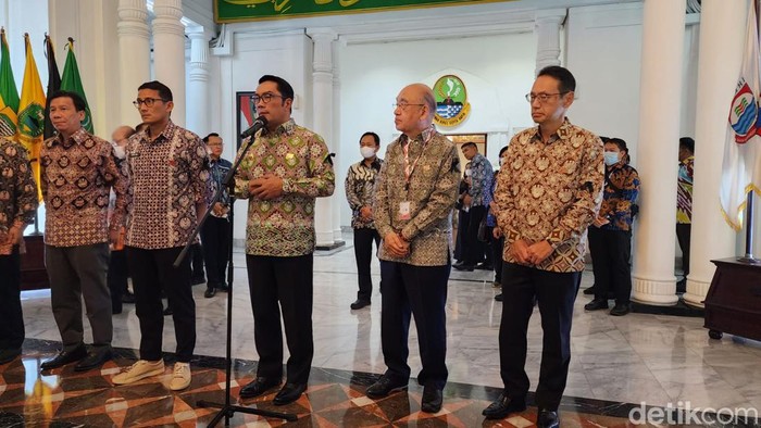 Ridwan Kamil dan para tamu East Asia Local and Regional Goverment Congress.