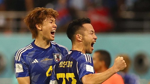 Soccer Football - FIFA World Cup Qatar 2022 - Group E - Germany v Japan - Khalifa International Stadium, Doha, Qatar - November 23, 2022
Japans Maya Yoshida and Kou Itakura react REUTERS/Kai Pfaffenbach