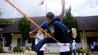 Anak-anak beraktifitas disela kunjungan tersebut.