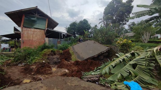Situasi Desa Sarampad, Kecamatan Cugenang, Usai Diguncang Gempa