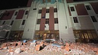 Gempa merusak sejumlah bangunan namun tidak ada laporan korban jiwa sejauh ini.