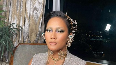 Foto: 6 Penampilan Tara Basro di FFI 2022 Tanpa Alis dan Makeup Bunglon