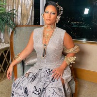 Area mata yang sudah cukup dramatis dipercantik dengan pulasan lipstik nude. Malam itu bintang film Pengabdi Setan itu pun tampil bold dengan banyak aksesori. Foto: dok. Aditya @vagueskin