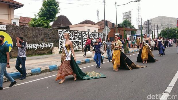 Tulungagung International Batik Carnival
