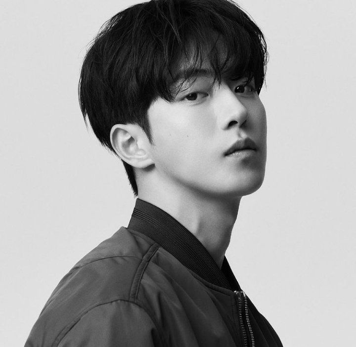 Contoh gaya rambut two block haircut.