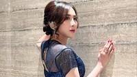 Dalam obrolan di channel YouTube Nexera Entertainment, Ucie Sucita mengaku menghabiskan Rp 60 juta sebulan untuk perawatan, mulai dari infusnya luar dalam dengan stem cell, laser, facial, filling, hingga beli skincare. (Foto: dok Instagram)