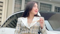 Kan kita di entertainment, kita harus jaga penampilan. Kita penyanyi yang dilihat semua harus terawat. Itu investasi juga kan, dari off air bisa nutup dari situ, ujar Ucie Sucita. (Foto: dok Instagram)