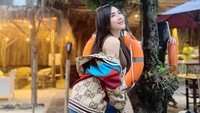 Ucie Sucita menerima apapun background lelaki sekalipun duda, yang penting berwibawa dan berkepribadian.(Foto: dok Instagram)