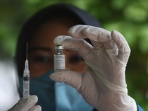 Vaksin COVID-19 Booster saat Puasa, Aman Nggak Sih? Dokter Bilang Gini