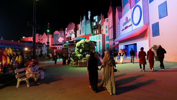 Selain memberikan hari libur, Raja Salman juga akan menggratiskan biaya masuk ke berbagai taman hiburan di Riyadh, ibu kota Arab Saudi. Selain memberikan hari libur, Raja Salman juga akan menggratiskan biaya masuk ke berbagai taman hiburan di Riyadh, ibu kota Arab Saudi.