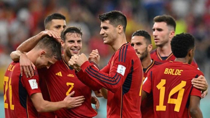 Spains forward #07 Alvaro Morata (C) celebrates scoring his teams seventh goal during the Qatar 2022 World Cup Group E football match between Spain and Costa Rica at the Al-Thumama Stadium in Doha on November 23, 2022. (Photo by Glyn KIRK / AFP) (Photo by GLYN KIRK/AFP via Getty Images)
