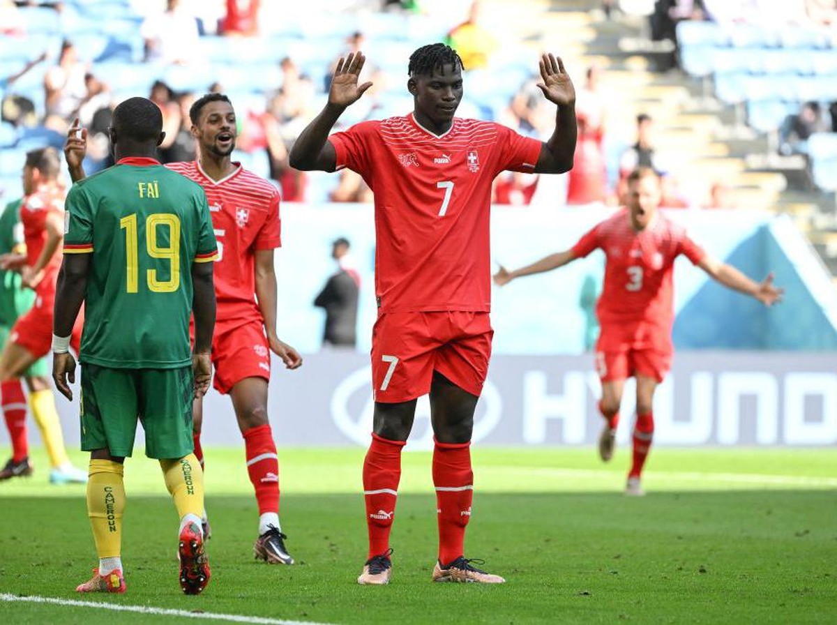 Breel Embolo menganggap Swiss vs Jerman layaknya derby. (Foto: AFP via Getty Images/FABRICE COFFRINI)