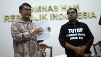 Mereka diterima perwakilan Komnas HAM.