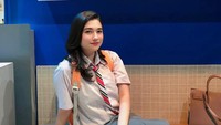 Saat jadi tamu dalam konten YouTube Abdel Achrian, Amanda Rigby membantah gosip soal punya anak. Hal itu lantaran sampai detik ini tak pernah menikah. (Foto: dok Instagram)