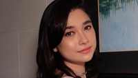 Amanda Rigby mengaku tak bisa jatuh cinta pada pandangan pertama dan lebih tertarik pada obrolan pertama. (Foto: dok Instagram)