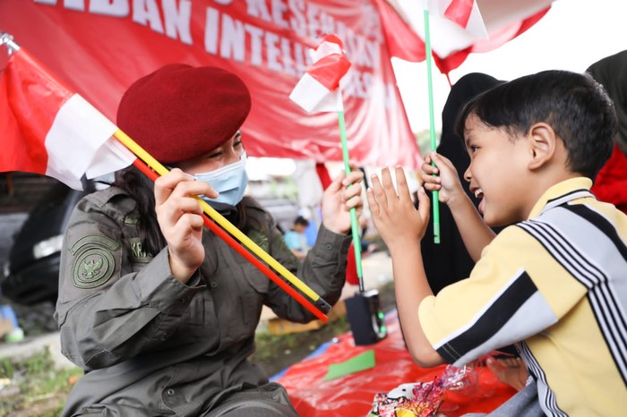 Anak-anak Korban Gempa Cianjur Ikuti Trauma Healing di Posko Bantuan BIN