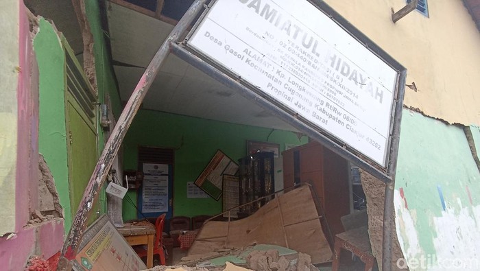 Bangunan sekolah rusak akibat gempa Cianjur Bangunan sekolah rusak akibat gempa Cianjur