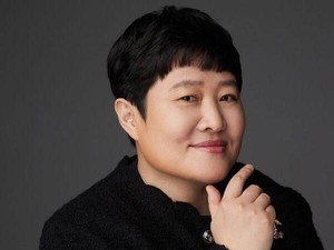 Gaya Hidup Mewah CEO Hook Entertainment, Makan di Lounge Louis Vuitton