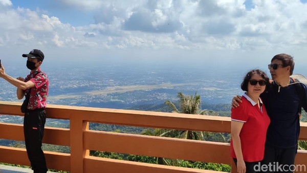 November-Januari memasuki musim dingin. Itulah momen high season dan saat semua hotel penuh di masa sekarang. Turis Jepang di Chiang Mai. November-Januari memasuki musim dingin. Itulah momen high season dan saat semua hotel penuh di masa sekarang. Turis Jepang di Chiang Mai.