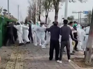 Dunia Hari Ini: Bentrok Pekerja Pabrik iPhone dan Polisi Terjadi di China