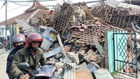 Rumah ambruk di Desa Benjot Kecamatan Cugenang (Foto: Ikbal Selamet/detikJabar)