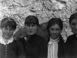 Kisah Mencengangkan di Balik Foto Bersejarah