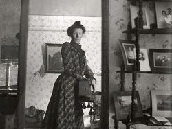 Kisah Mencengangkan di Balik Foto Bersejarah