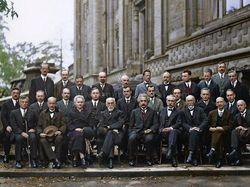 Kisah Mencengangkan di Balik Foto Bersejarah