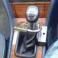 Gembok multifungsi. Selain bisa untuk gembok rumah, bisa juga untuk gembok persneling mobil. Jadi lebih aman kan? Foto: Facebook