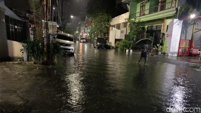 genangan di surabaya
