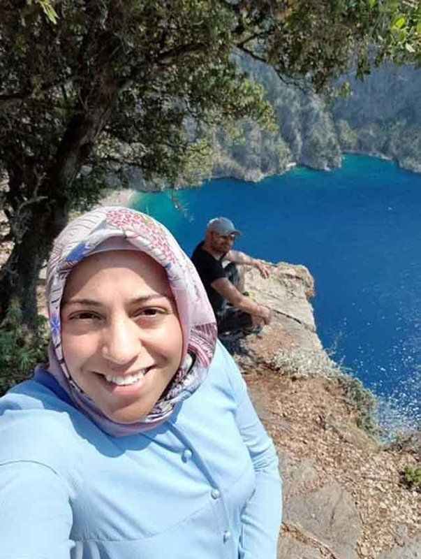 Hakan Aysal membunuh isrinya, Semra Aysal, yang tengah hamil 7 bulan usai selfie di tepi tebing.