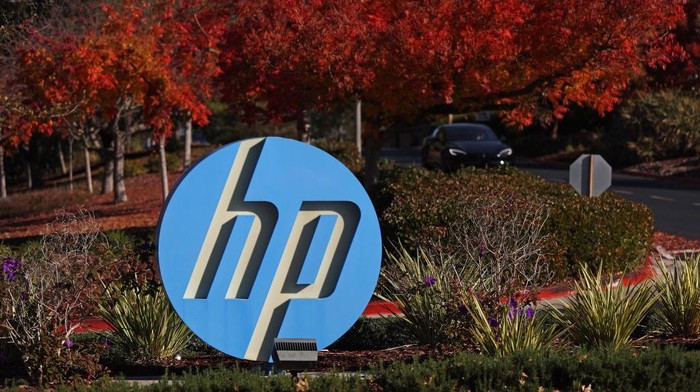 HP Bakal PHK 6.000 Karyawan HP inc. mengumumkan akan memberhentikan ribuan pekerja selama tiga tahun ke depan. Hal itu dilakukan karena penjualan komputer terus menurun.