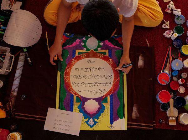 Momen Para Santri Nasional Ikuti Lomba Kaligrafi di Solo