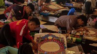 Sejumlah peserta mengikuti lomba seni kaligrafi Islami pada Pekan Olahraga dan Seni Antar Pondok Pesantren Tingkat Nasional (Pospenas) IX di Solo, Jawa Tengah, Kamis (24/11/2022).