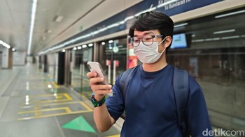 Ponsel Anda kemungkinan memata-matai Anda saat ini saat Anda membaca ini Foto: Adi Fida Rahman/detikINET