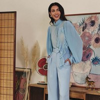 Joana dikenal sebagai model bikini. Dia merupakan salah satu Victoria’s Secret Angel. Biasa mengenakan busana seksi, Joana mengikuti aturan berbusana di Qatar. Foto: dok. Instagram/@joanasanz