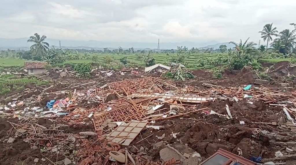 Kengerian Warga Lihat Gempa Cianjur: Tanah Goyang Lalu Muncrat!