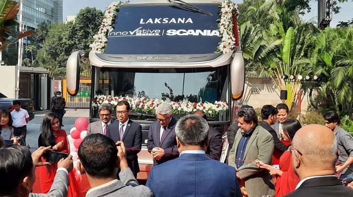 Dirjen Asia Pasifik dan Afrika (Aspasaf) Kemenlu Indonesia, Duta Besar Abdul Kadir Jailani melakukan peluncuran bus buatan karoseri yang akan beroperasi di Bangladesh.