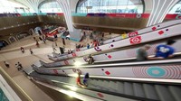 Penampakan di dalam Stasiun Metro Msheireb yang dihias dengan nuansa Piala Dunia. Getty Images/Alex Grimm  