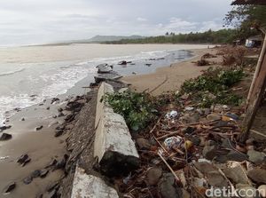 Nelayan Hilang Usai Perahu Tersambar Petir di Perairan Cipatujah