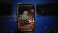 Para pengungsi korban bencana itu masih kekurangan tenda, obat-obatan, hingga logistik makanan.