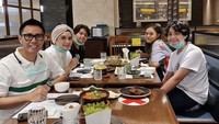 Banyak yang gemas dengan paras tampan Varo, kolom komentar Instagram Eko selalu dipenuhi pujian untuk Varo. Foto: Instagram @canavaroacc