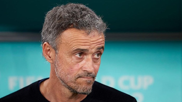 DOHA, QATAR - NOVEMBER 23:  Luis Enrique, head coach of Spain looks on prior to the FIFA World Cup Qatar 2022 Group E match between Spain and Costa Rica at Al Thumama Stadium on November 23, 2022 in Doha, Qatar. (Photo by Juan Luis Diaz/Quality Sport Images/Getty Images)