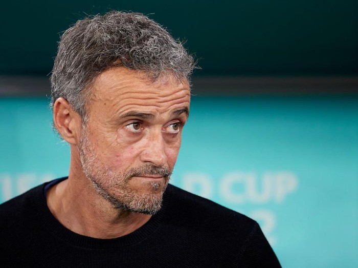 DOHA, QATAR - NOVEMBER 23:  Luis Enrique, head coach of Spain looks on prior to the FIFA World Cup Qatar 2022 Group E match between Spain and Costa Rica at Al Thumama Stadium on November 23, 2022 in Doha, Qatar. (Photo by Juan Luis Diaz/Quality Sport Images/Getty Images)
