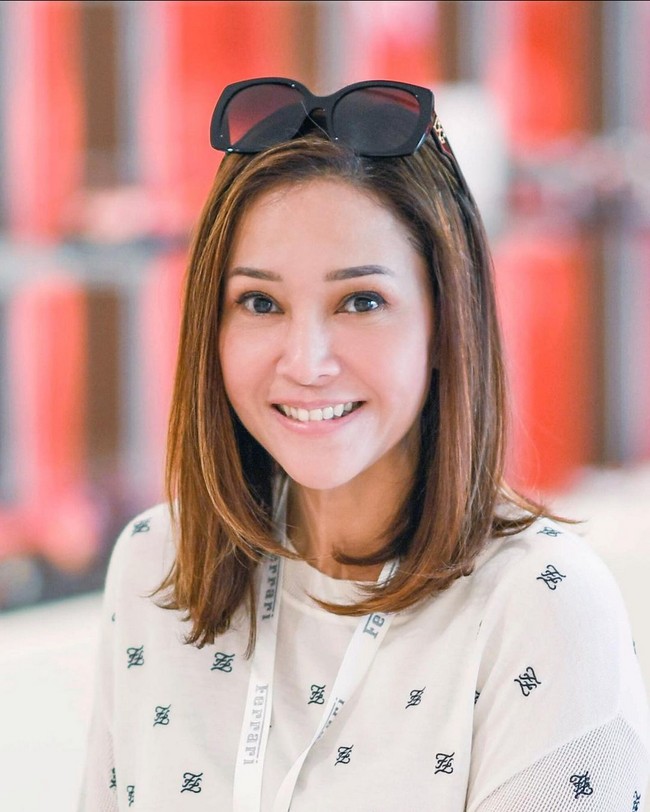 Meskipun tampil dengan wajah tanpa makeup dan mengidap rosacea, kecantikan natural Maia Estianty tetap terpancar. Berkat perawatan rutin kulit wajahnya pun jadi lebih mulus. Foto: Instagram/@maiaestiantyreal