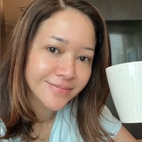 Rosacea adalah kondisi medis yang menyebabkan kulit kemerahan, gatal-gatal, bruntusan dan mudah berjerawat. Kondisi tersebut dialaminya sejak usia 36 tahun. Foto: Instagram/@maiaestiantyreal