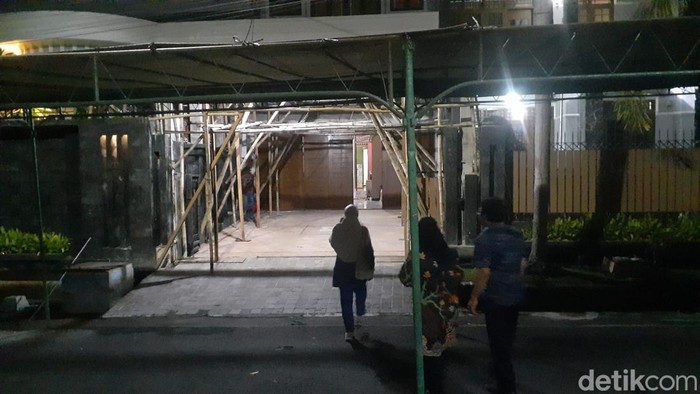 Mantan Wakil Ketua DPR RI Taufik Kurniawan meninggal dunia, Kamis (24/11/2022) sore di Semarang. Begini suasana rumah duka.